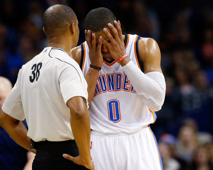 Russell-Westbrook-Michael-Smith-2015-0102-foul-face-react.jpg